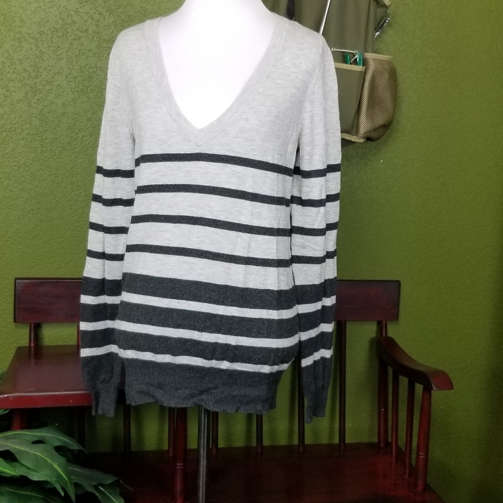 Mossimo Sweater - Picture 1 of 3